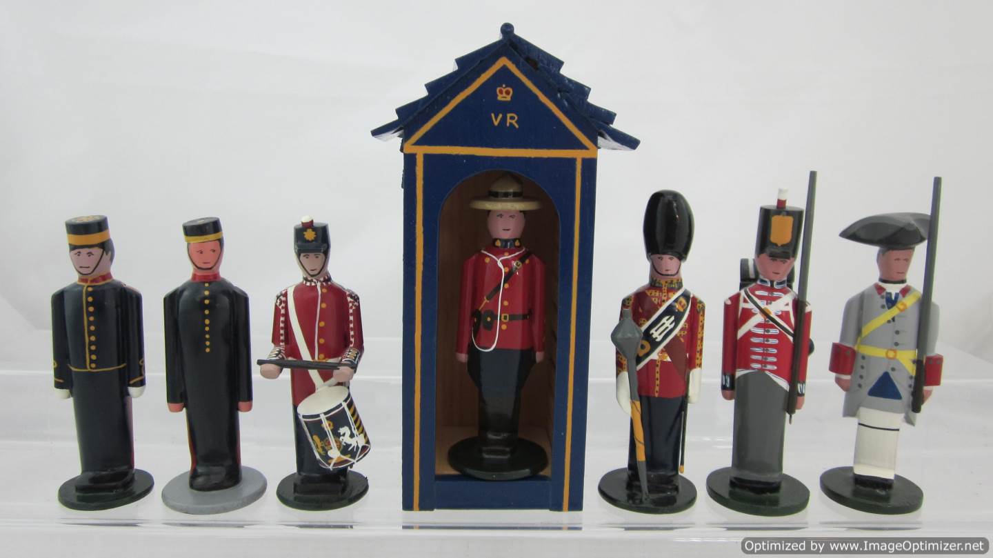 TOY SOLDIERS TIN CANADA BRITISH FORT HENRY GUARDS FLAG BEARER 54 MM 