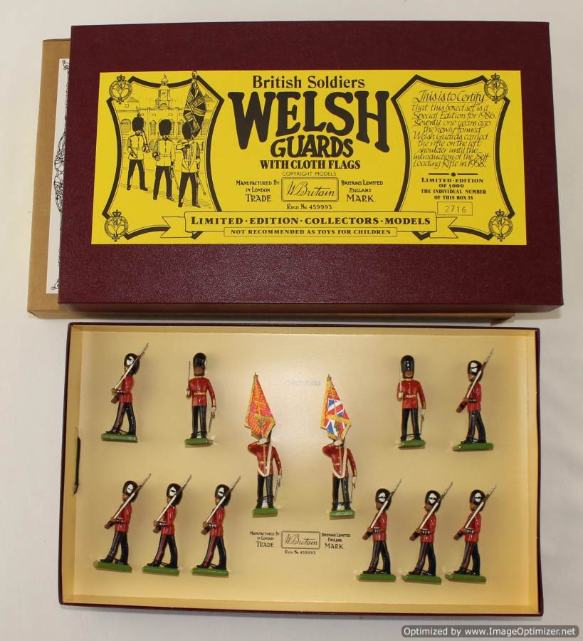 Officers Britains Set 5186 The Welsh Guards 12 Piece Boxed Set inc Colours 