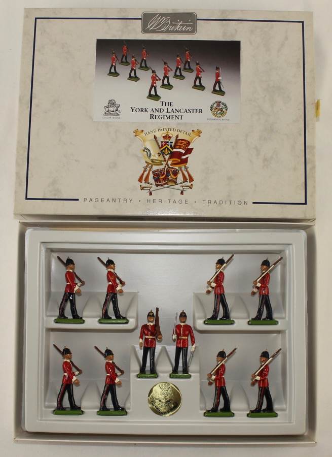 Britains BRITAINS MADE IN England WATERLOO ARTILLERY 2 pc 2152 BRITISH INFANTRY 7 pc 1518 