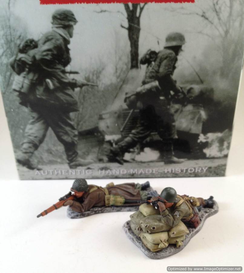 2203 2 Figures Verlinden 1/35 Red Army Charge Russian Infantry Attacking WWII 
