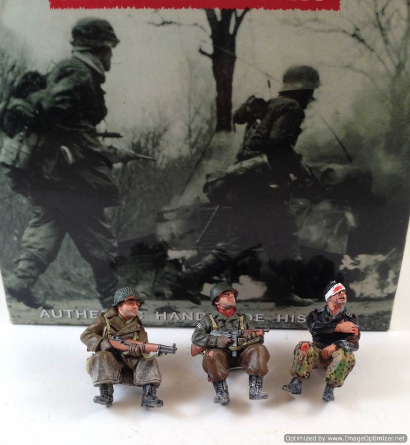 2203 2 Figures Verlinden 1/35 Red Army Charge Russian Infantry Attacking WWII 